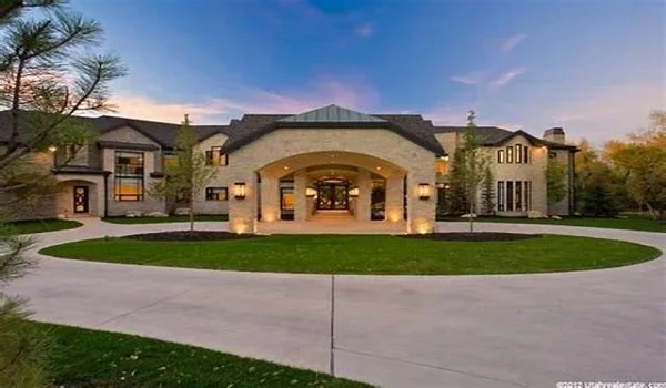 Prestige Oakville clubhouse and landscaped surroundings